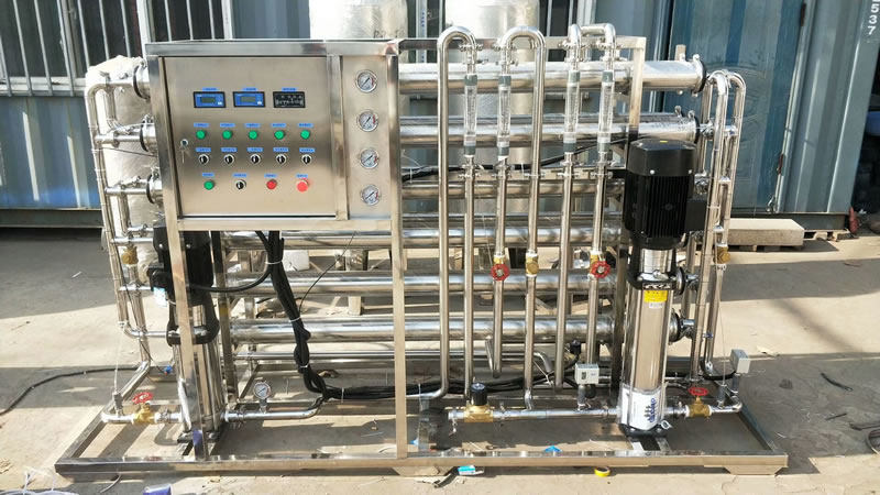 唐山一家日本企業上的2噸反滲透純凈水設備，工廠生產車間對電子設備沖洗用水